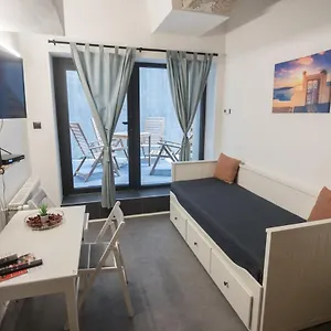Peaceful Basement With Terrace & Free Gym Апартаменты Будапешт
